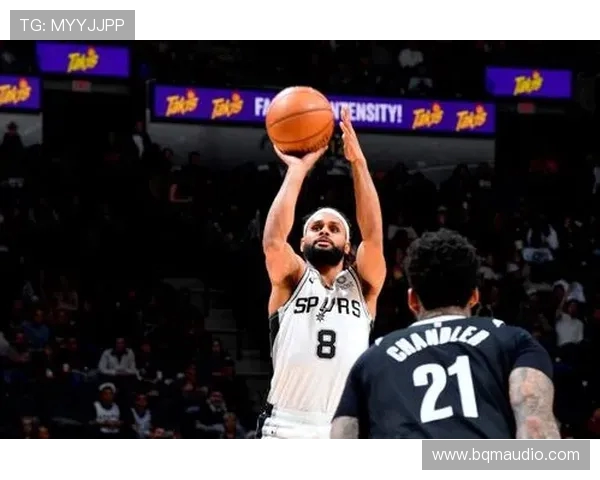 里萨谢全场发挥出色11中4 三分精准5中3贡献11分6篮板